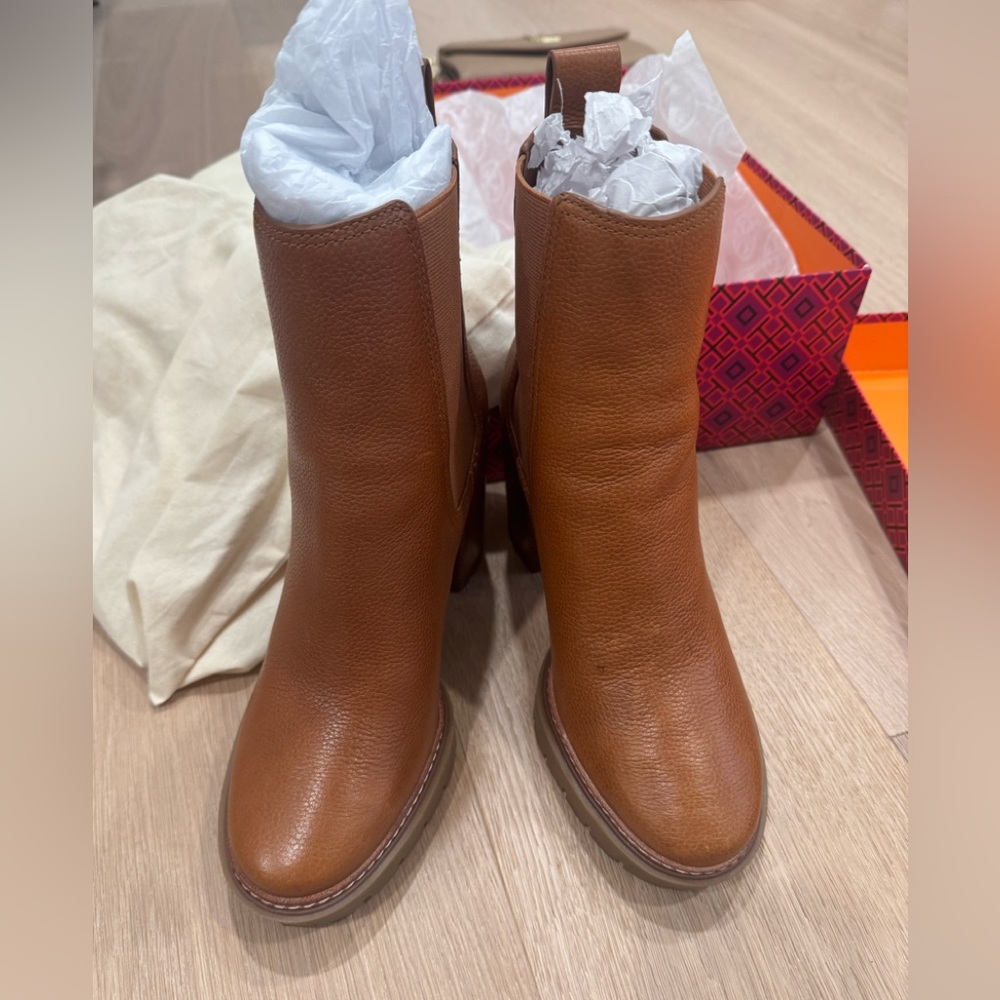 Tory Burch Chelsea lug bootie++7+Blanched Almond 70+Almond tumbled Leather - Picture 4 of 15